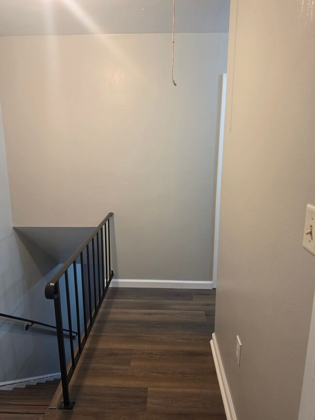 Building Photo - 3 bedroom 2.5 bath townhouse