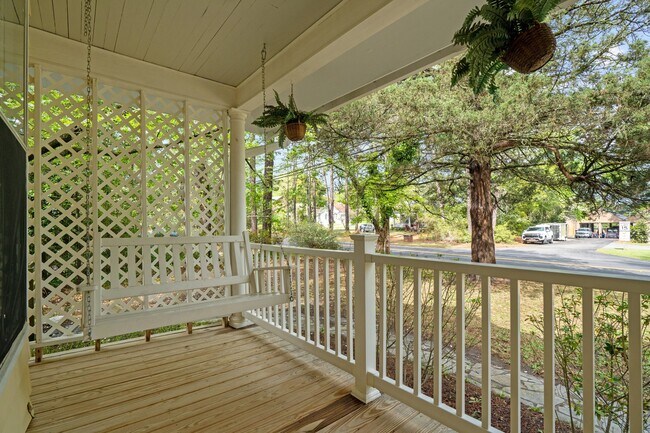 Building Photo - 802 N Poplar St