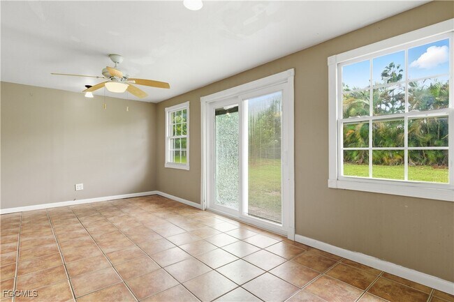 Building Photo - 4520 SE 11th Pl