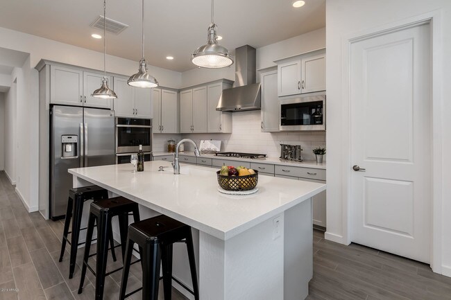 Building Photo - 927 E Paseo Way