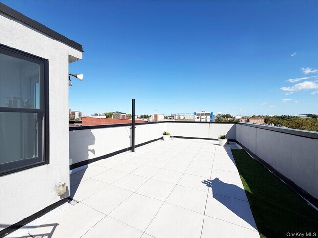 Building Photo - 333 Tompkins Ave