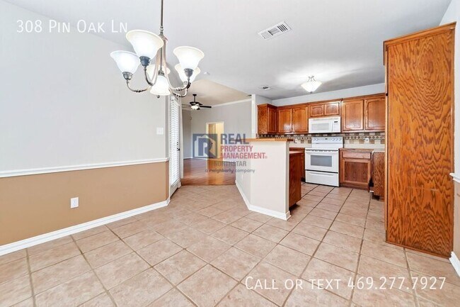 Building Photo - 308 Pin Oak Ln