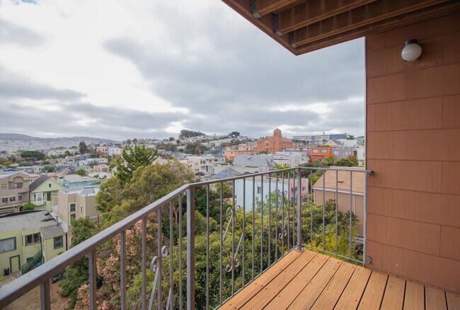 Building Photo - Spacious 3 Bed/2 Bath Flat with Stunning City Views | AMSI | Alexandr Metlinski