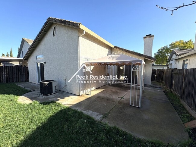 Building Photo - Charming 3bd/2ba Elk Grove Home With 2 Car Garage!