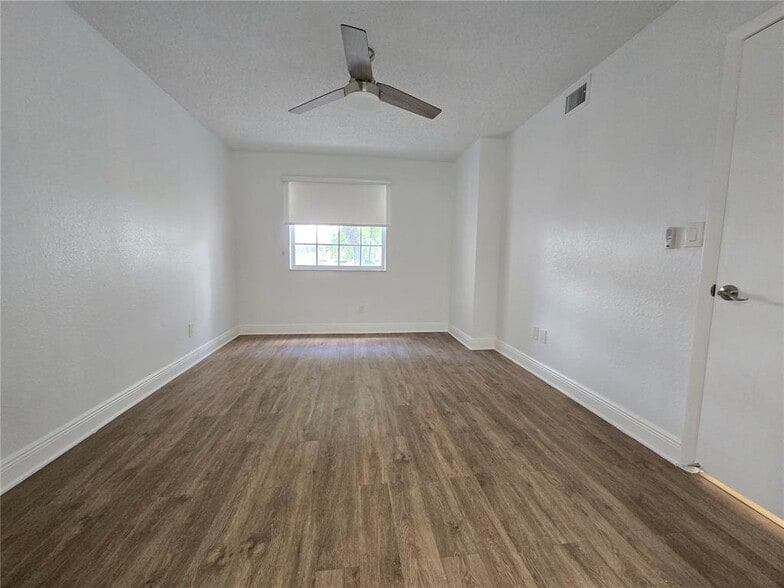 Building Photo - 2890 N Oakland Forest Dr