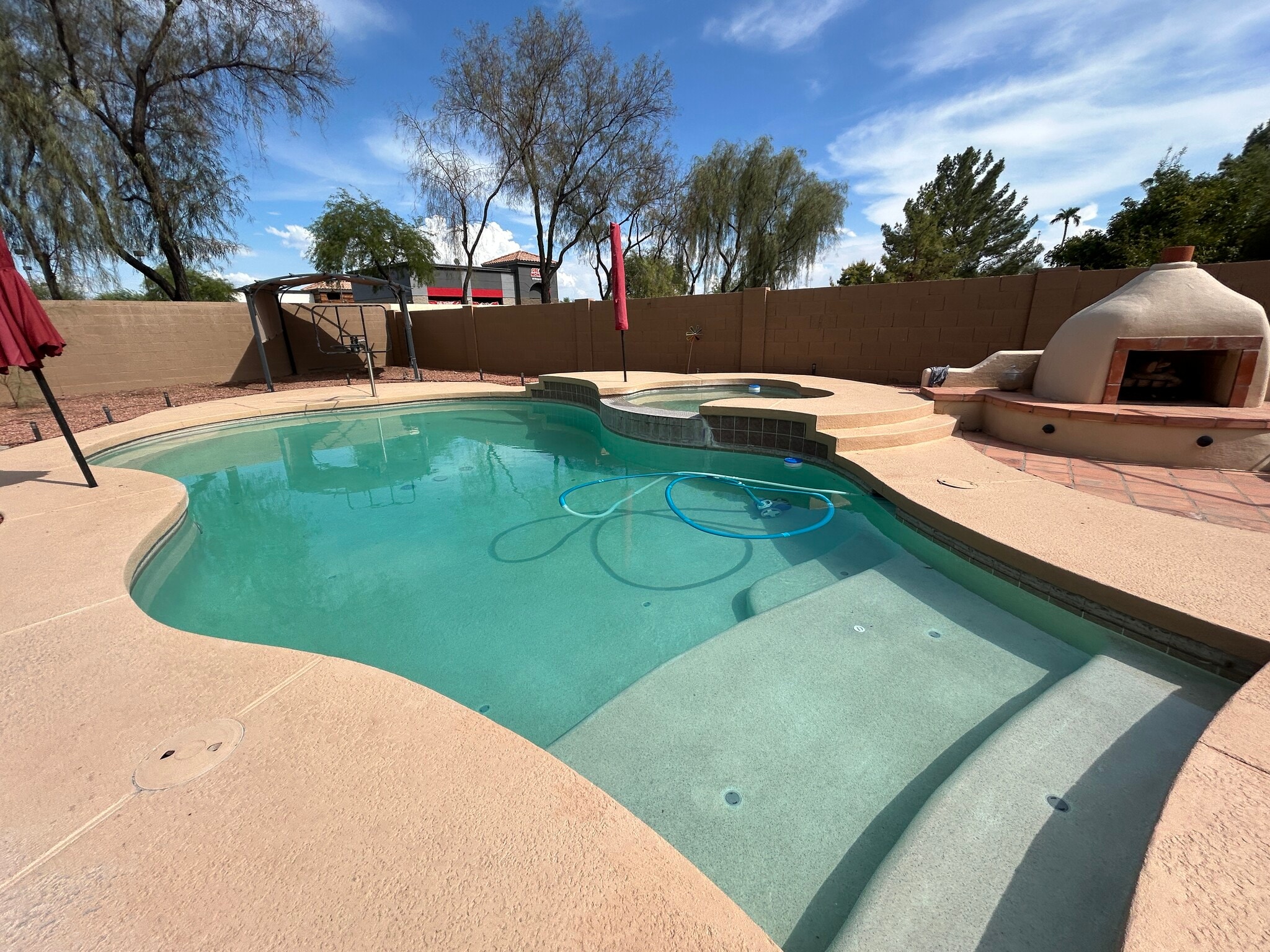 Building Photo - 9885 S La Rosa Dr
