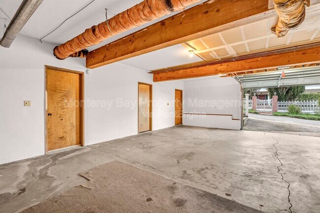 Building Photo - 215 2nd St