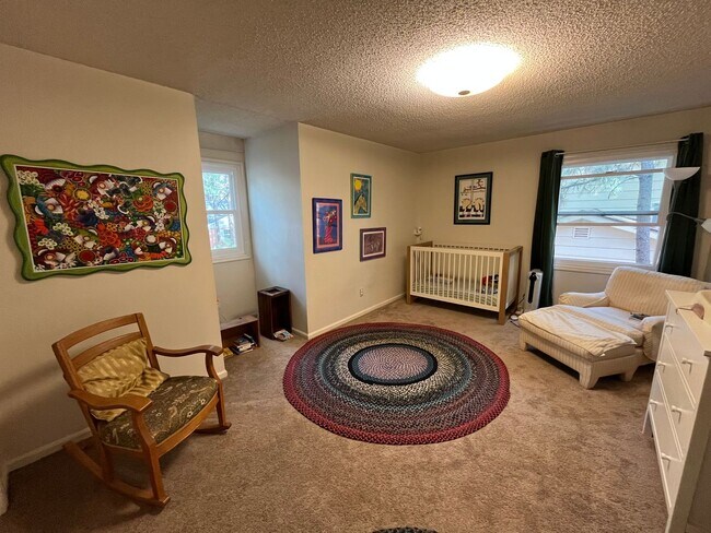 Building Photo - Lease Takeover Starting June 1st | Spacious 5-Bedroom Home Near Downtown Flagstaff
