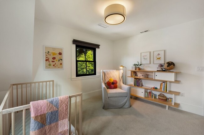 Building Photo - 2835 NE 40th Ave