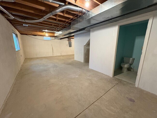 Building Photo - 565 Ironwood Way