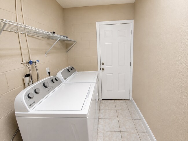 Building Photo - 326 Colonade Ct