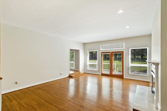 Building Photo - 445 Springvale Rd