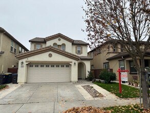 Building Photo - Welcome to this charming Lathrop home offering 4 bedrooms and 3 Baths 2 Car Garage!