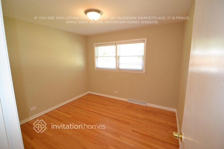 Building Photo - 10520 Kedvale Ave