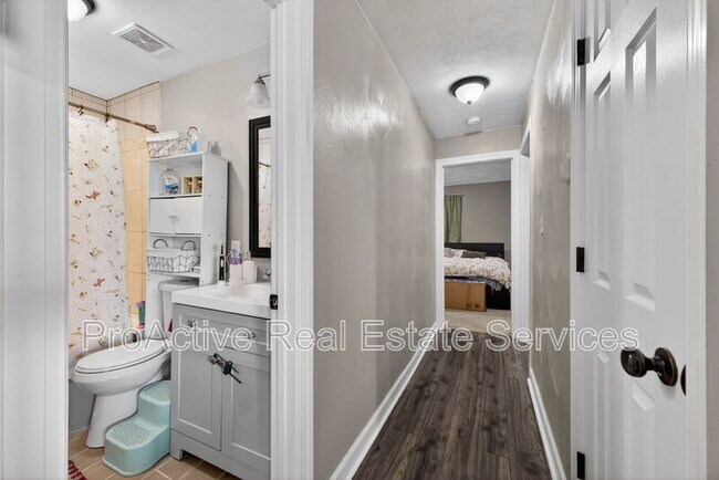 Building Photo - 2012 Midway Ave