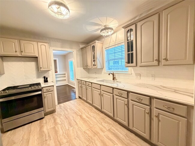 Building Photo - 8234 Bonner Dr