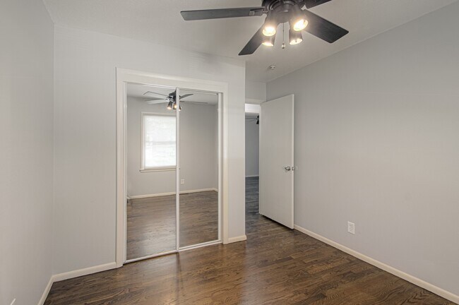 Building Photo - 9411 Fairwood Dr