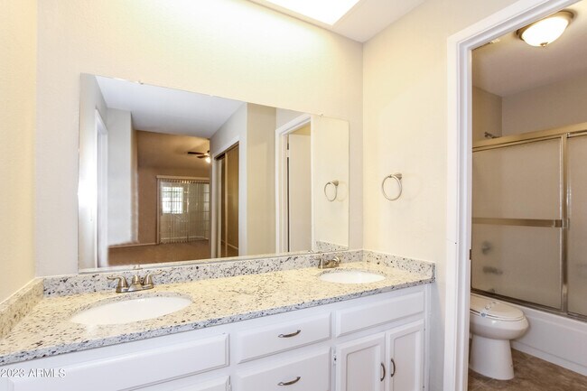 Building Photo - 6016 W Desert Cove Ave
