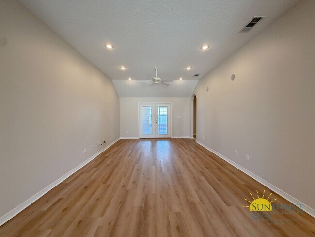 Building Photo - Updated 3BR Home in Gated Bridgeport Colony Near Hurlburt & Eglin AFB!