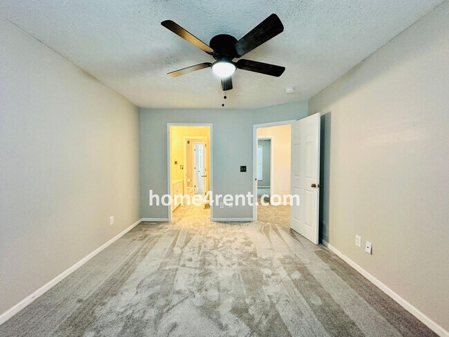 Building Photo - Elegant Cul-de-Sac Retreat with 5th Bedroo...