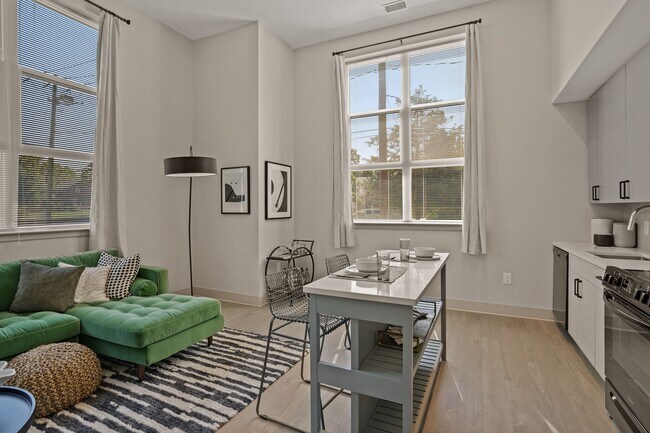 Building Photo - Big Sky Flats