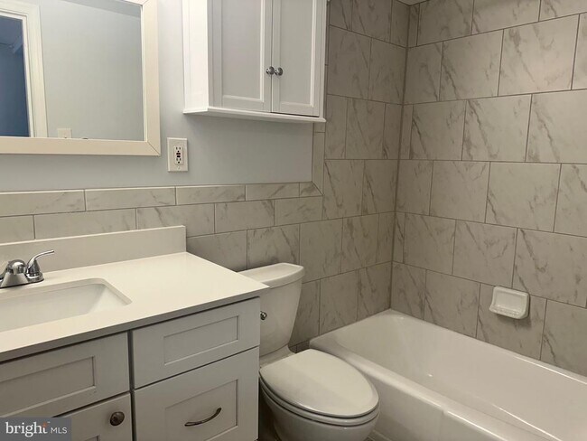 Building Photo - 8315 N Brook Ln