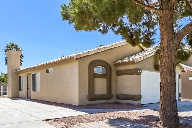 Building Photo - 5901 Commodore Cove Dr