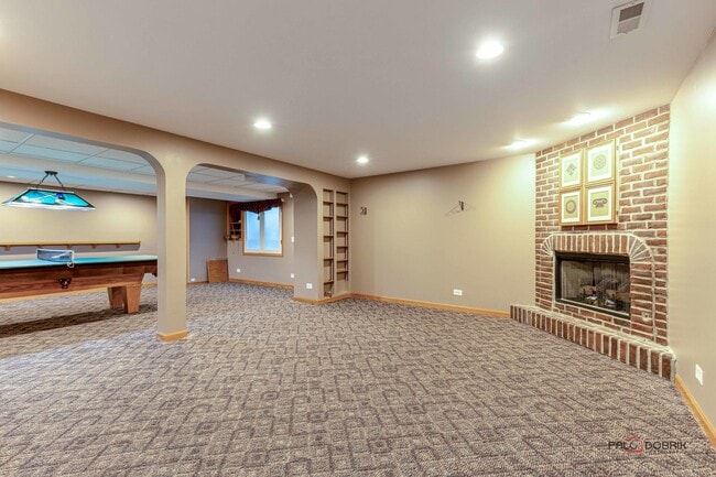 Building Photo - 1214 Shoreline Dr