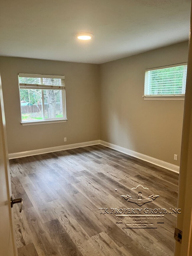 Building Photo - 10728 Cedar Ave