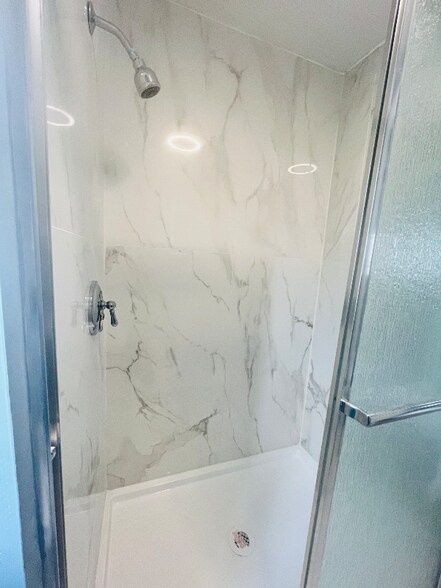 Building Photo - 25 Homer St