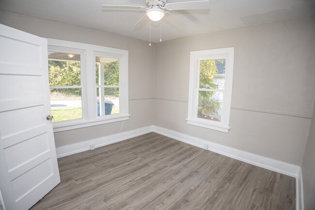 Building Photo - 421 Marshall St