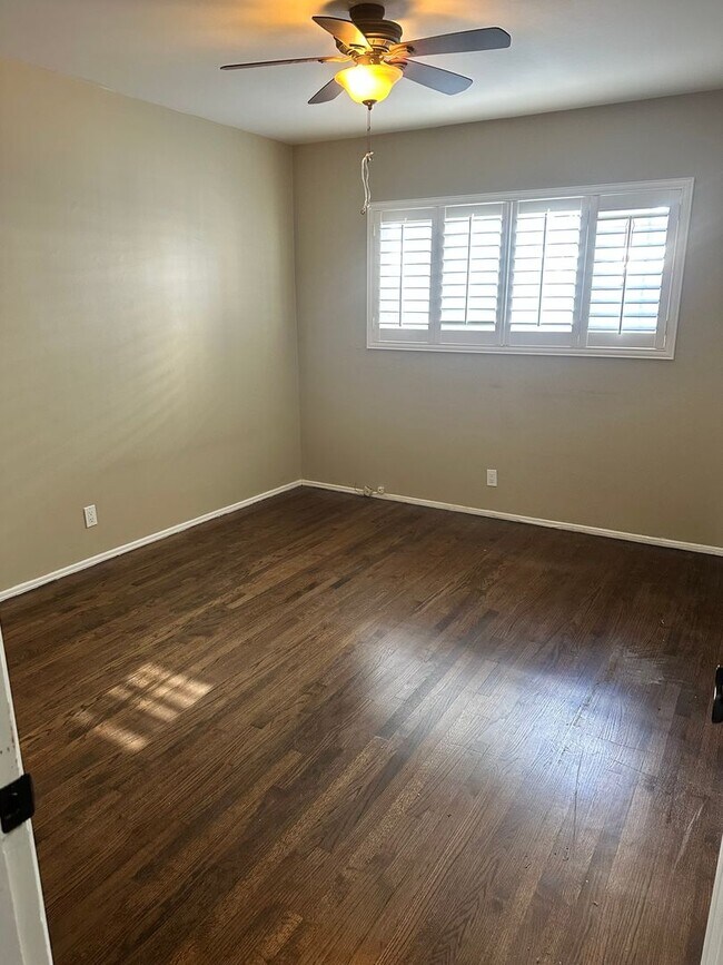 Building Photo - Valley Spring, 11339-11345