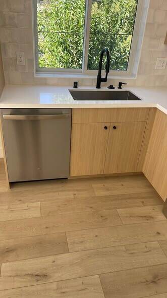 Building Photo - 1012 Uptown Aly