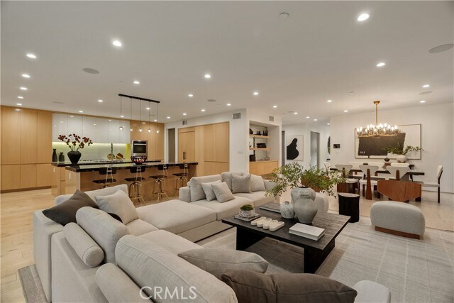 Building Photo - 4242 Vantage Ave