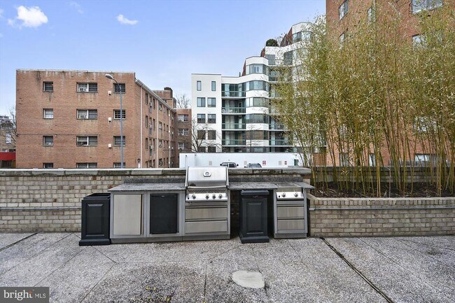Building Photo - 950 25th St NW