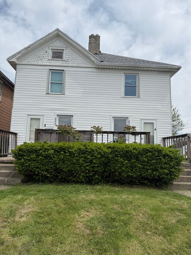 Primary Photo - 824-826 Troy Street