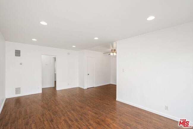 Building Photo - 7550 Fountain Ave