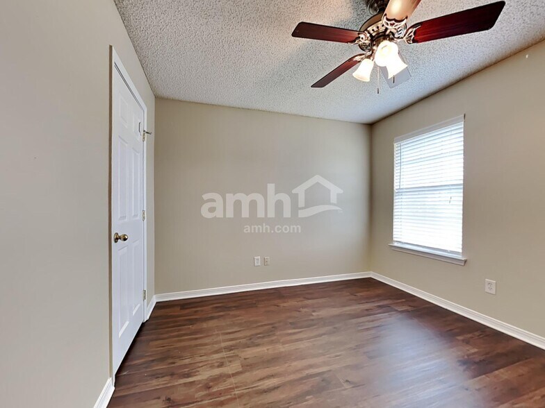 Building Photo - 6291 Ironside Dr N