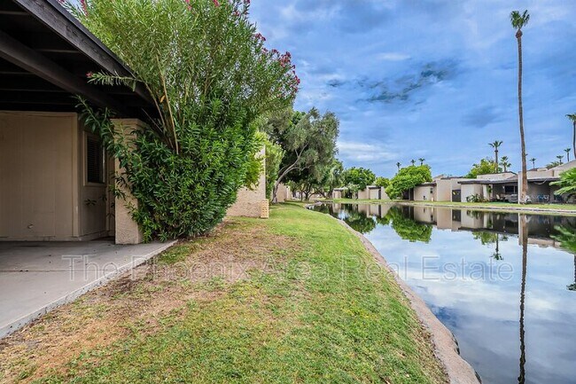 Building Photo - 2256 W Lindner Ave