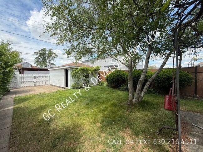 Building Photo - 4120 N Overhill Ave