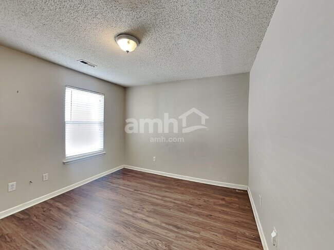 Building Photo - 3928 Edgeview Dr