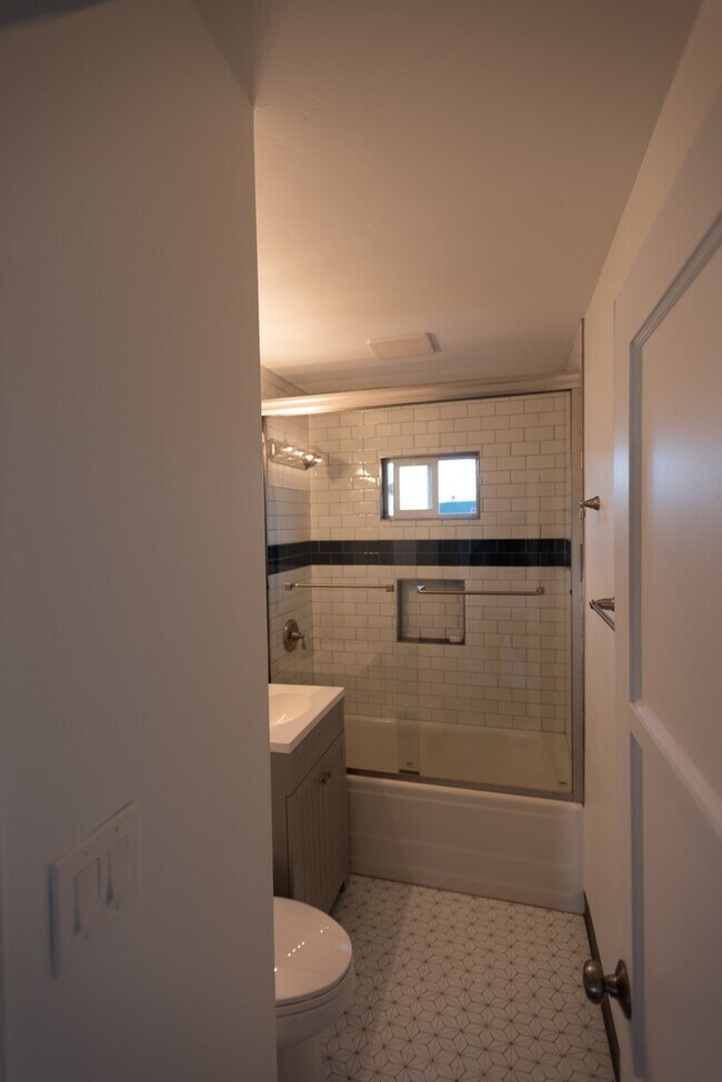 Building Photo - Newly remodeled 3 bedroom 1.5 Bath
