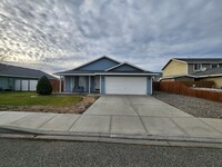 Building Photo - Beautiful home in Pasco