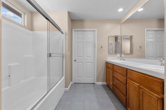 Building Photo - 9447 Hendrix Ln