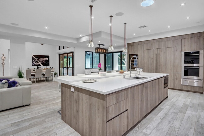 Building Photo - 5789 Hamilton Way