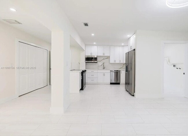 Building Photo - 865 W 72nd Pl