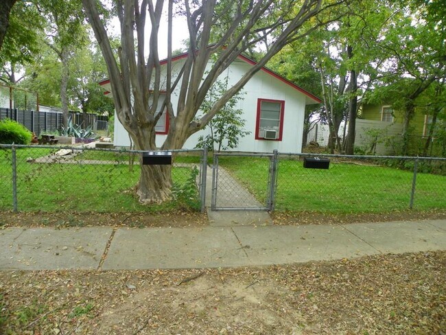 Primary Photo - 2007 E 16th St