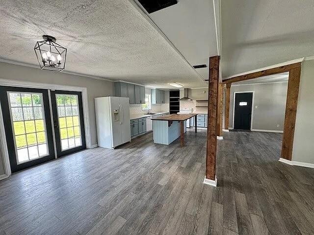 Building Photo - 203 N Lake Dr