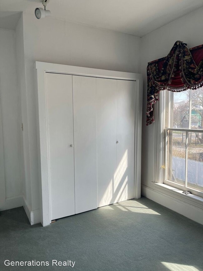 Building Photo - 2 br, 1 bath House - 288 1/2 E. Church Street