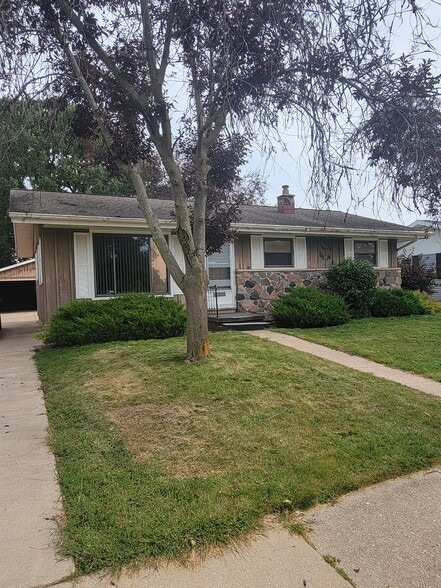 Building Photo - 224 N Eagle St